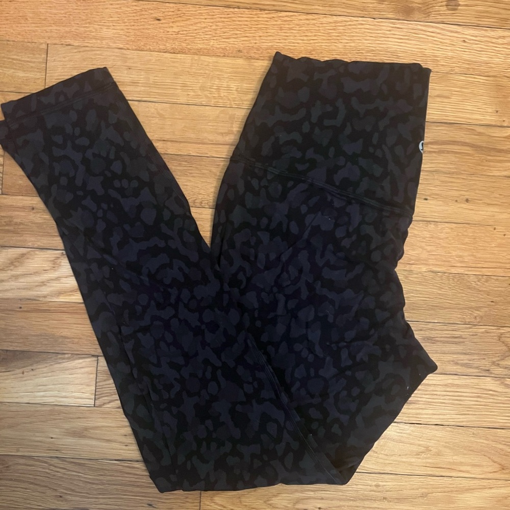 Lulu Lemon Aligns - SIZE 8 - Cheetah / Animal print - BLACK